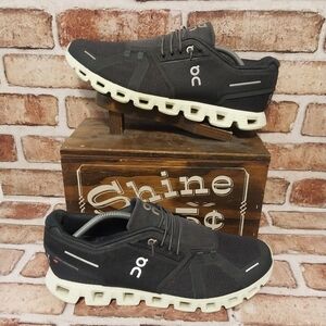 Pre-owned On Running Cloud 5